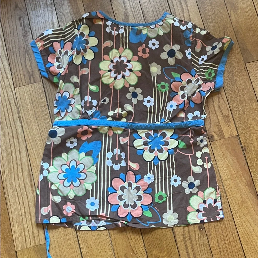 Koi Floral scrub top with Blue Trim - Picture 3 of 3